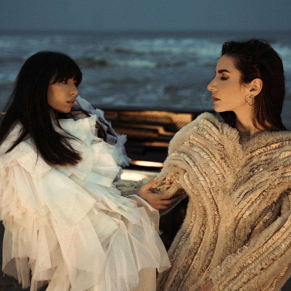 Giolì & Assia — Playing Chess artwork